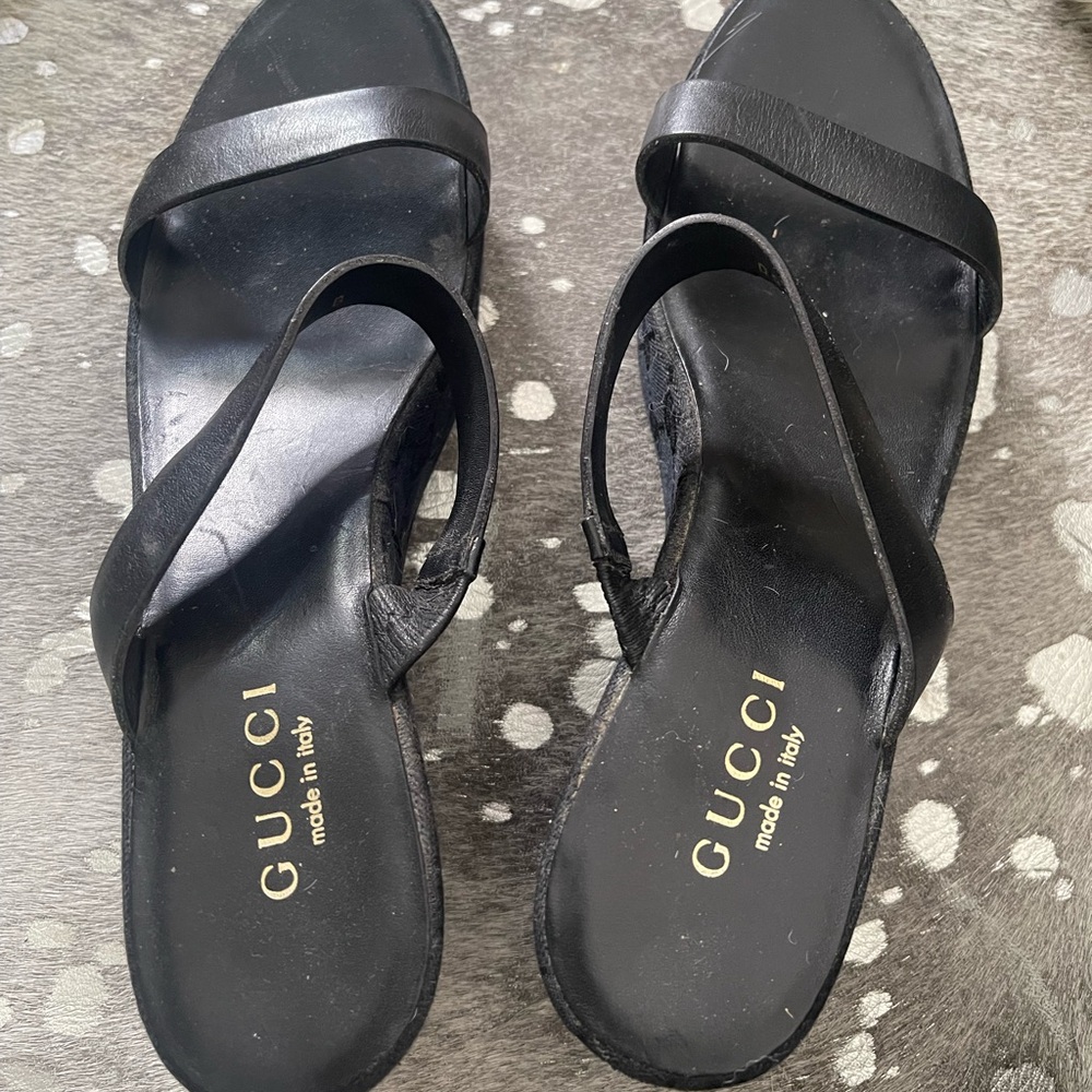 Gucci Women's Elegant Black Leather Sandals